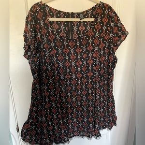 Torrid Size 3 Patterned Blouse with zipper on Back